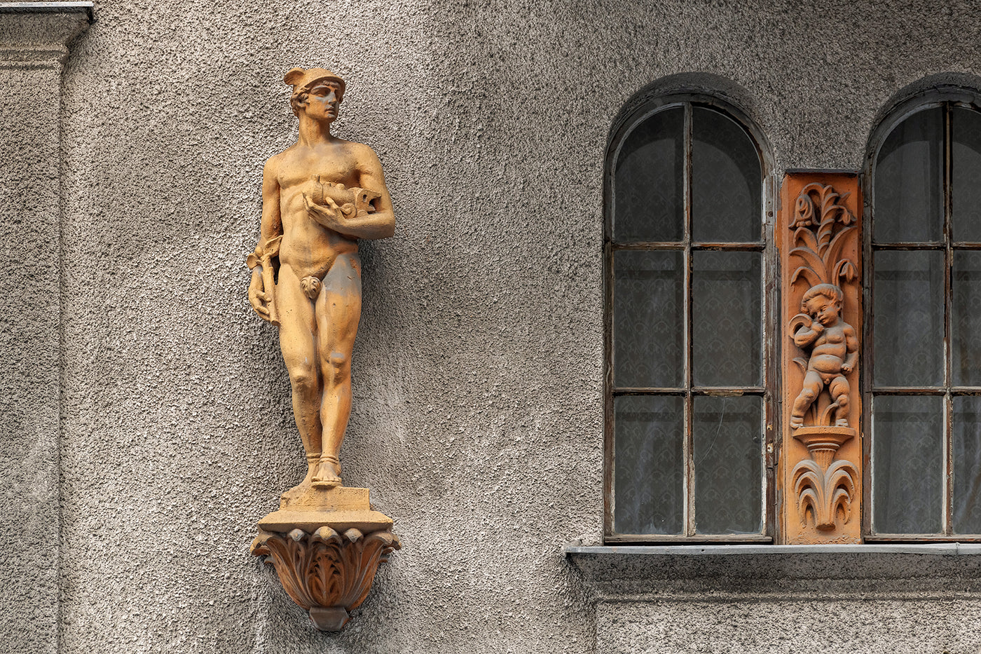 Detail of the facade of Radnóti Miklós Street 21/b #5980