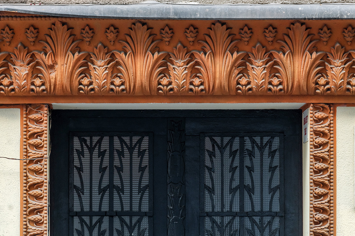 Detail of the facade of Radnóti Miklós Street 21/b #5981