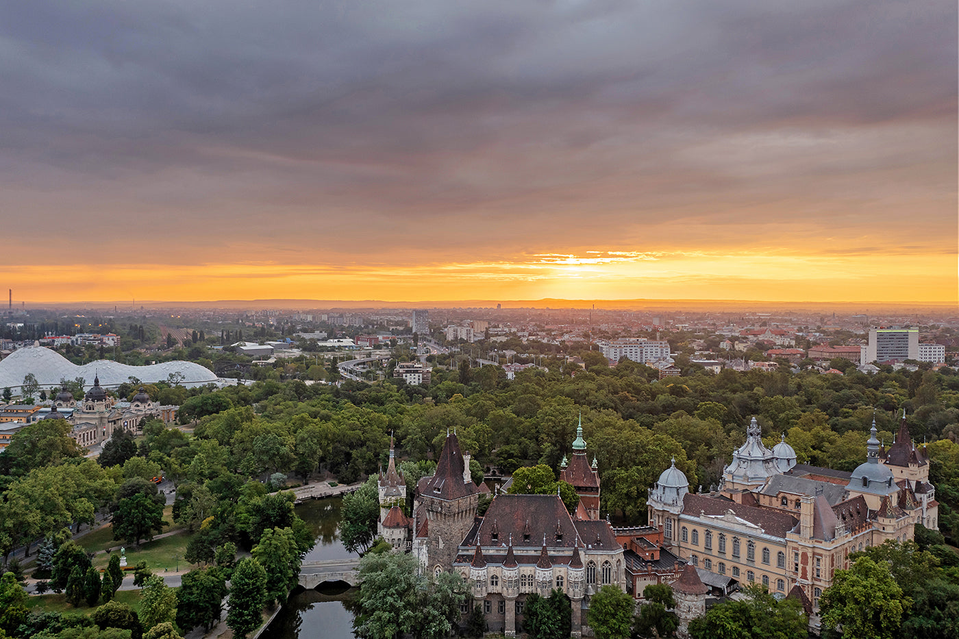 Napkelte a Vajdahunyad Vára felett #6390