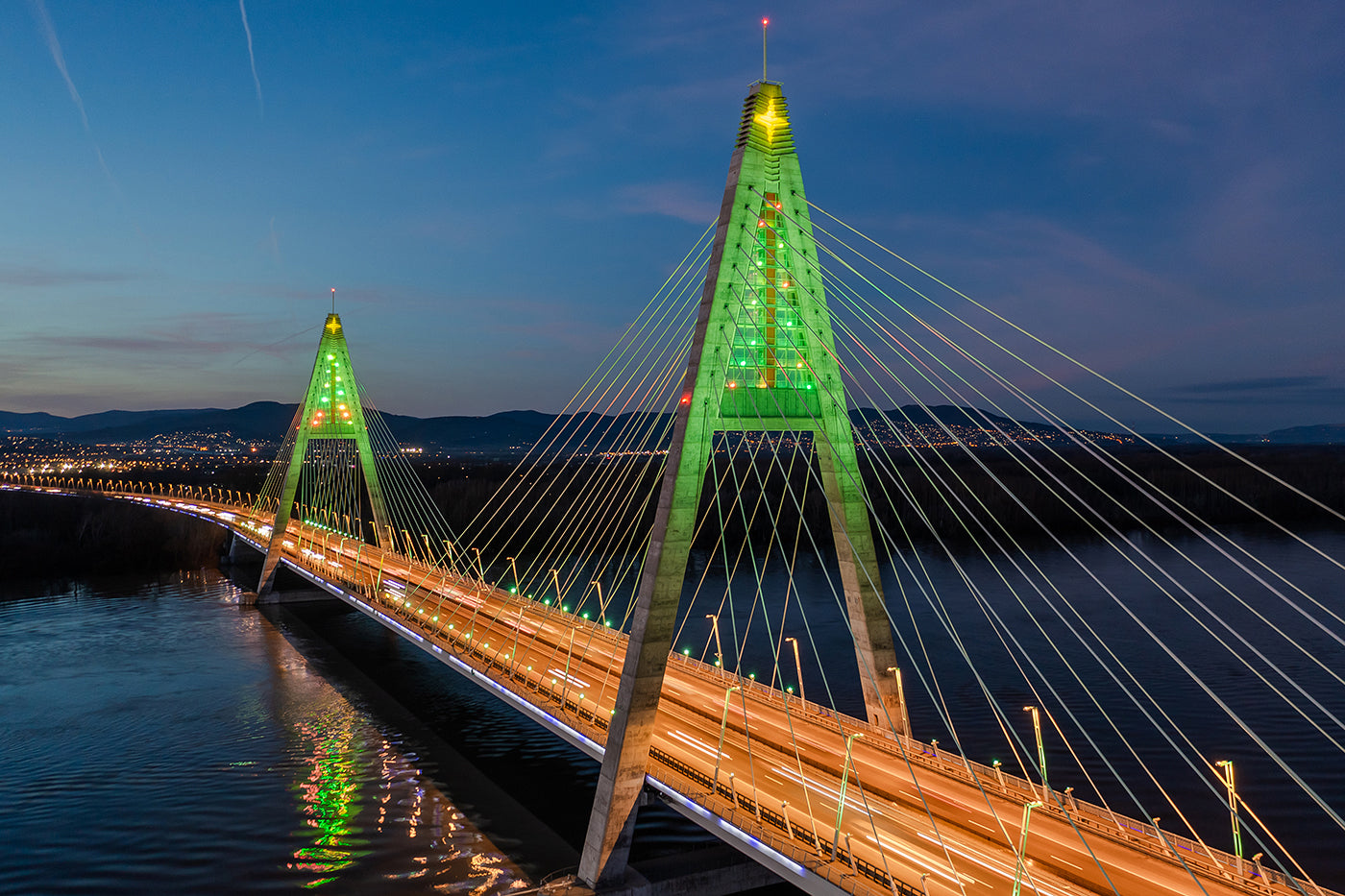 Megyeri híd karácsonyi díszkivilágítása #6393