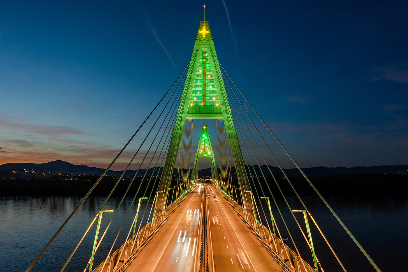 Megyeri híd karácsonyi díszkivilágítása #6403