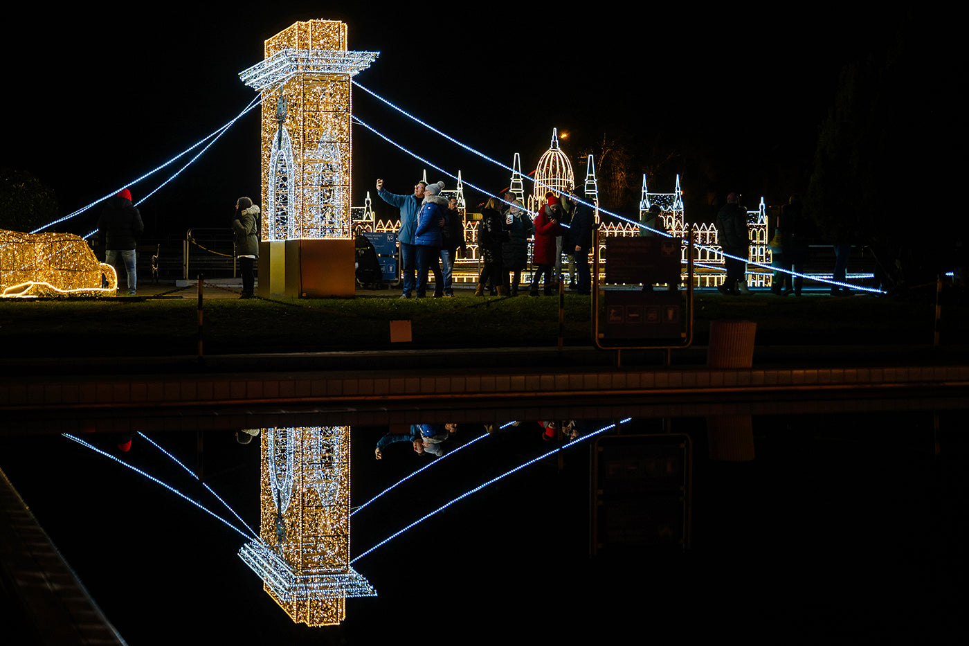A Lánchíd és a Parlament a Lumina Parkban #6619