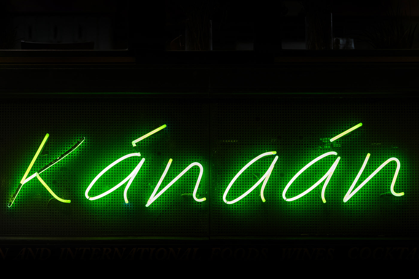 Kánaán Bisztró neonreklámja #6666