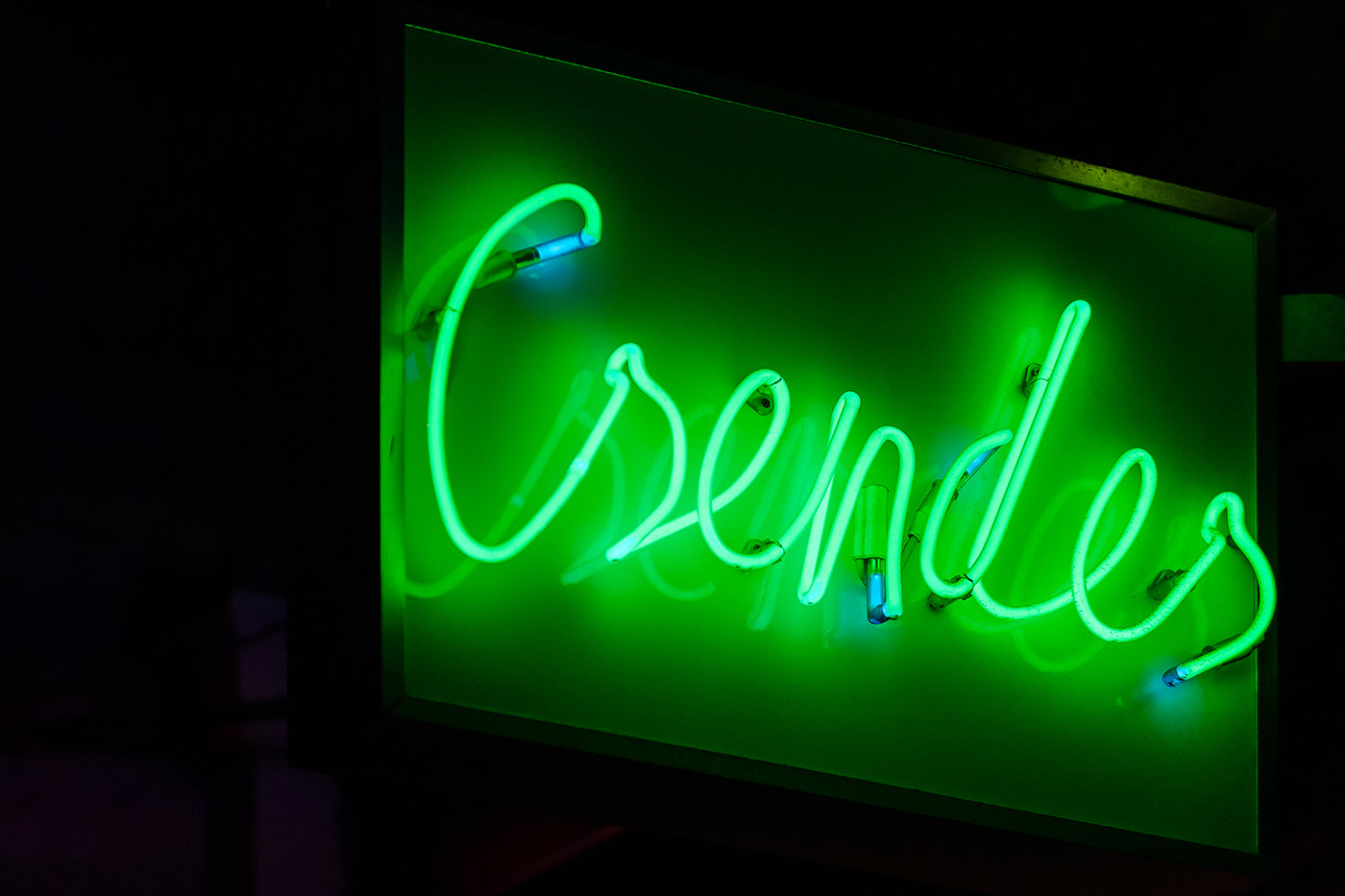 Csendes Létterem neonreklámja #6678