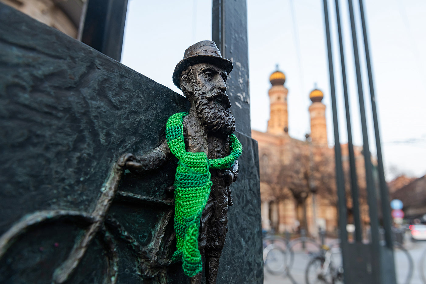 Herzl Tivadar miniszobor a Dohány utcai zsinagógánál #6824