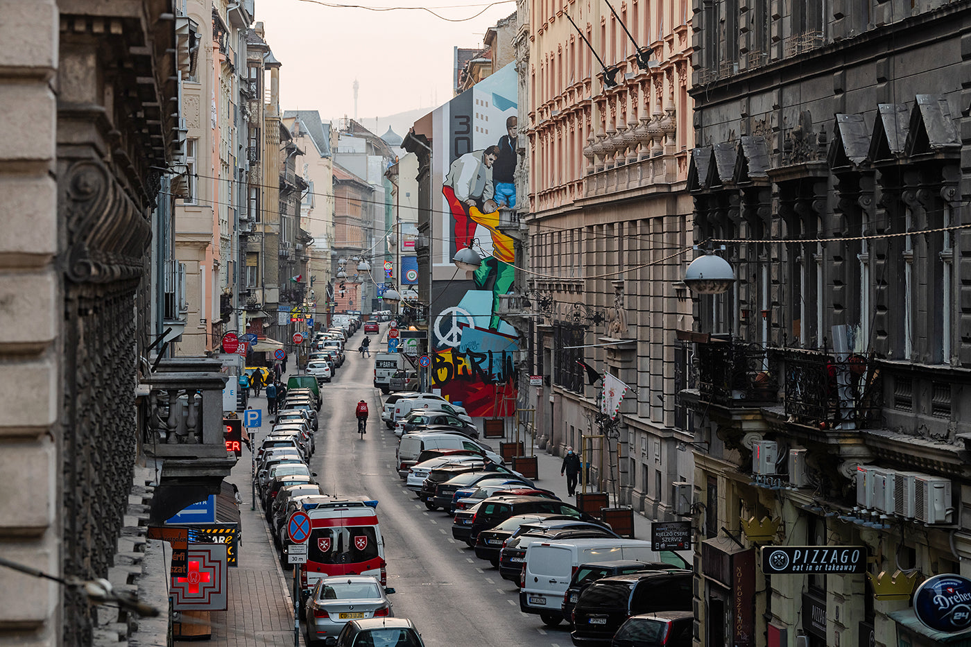 "Berlini fal" falfestmény az Akácfa utcában #7082