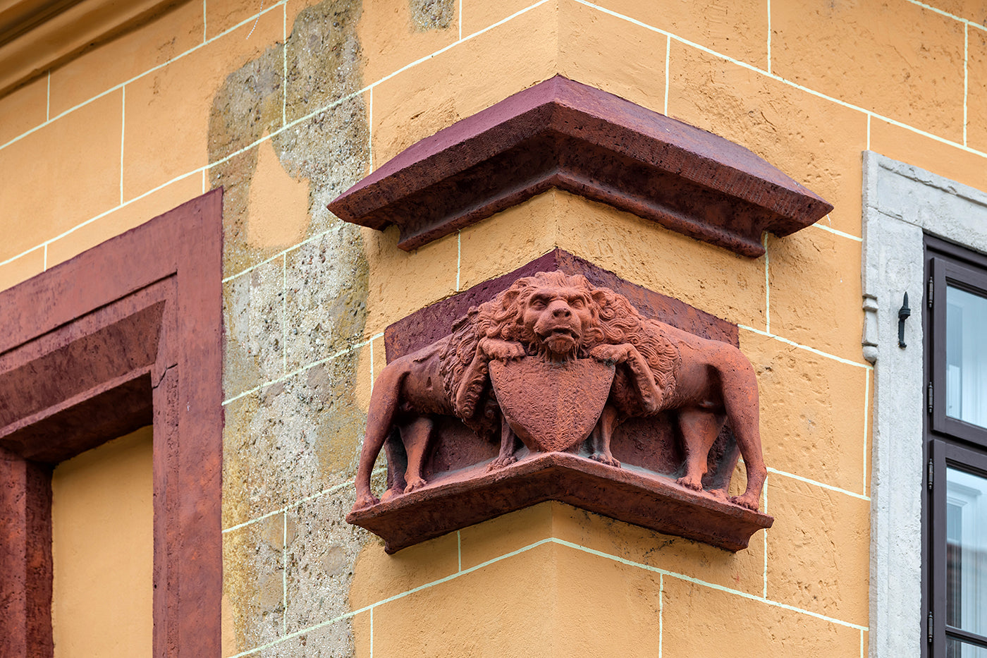 House with lions on Úri street #7135