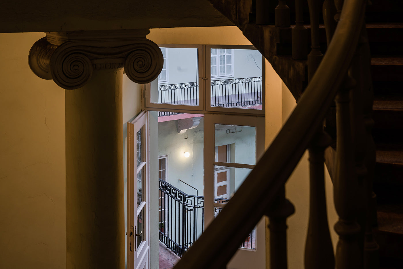 Detail of János Street 3, Apáczai Exchange #7388