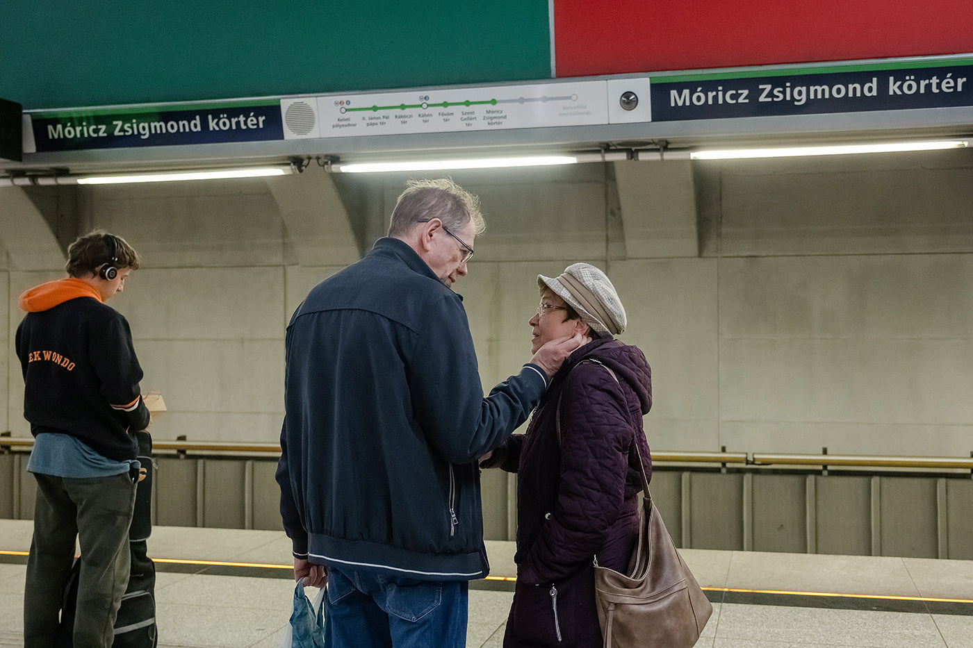 Életképek a 10 éves 4-es metróból #7465
