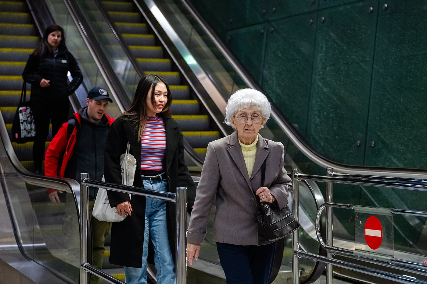 Life pictures from the 10-year-old metro line 4 #7466