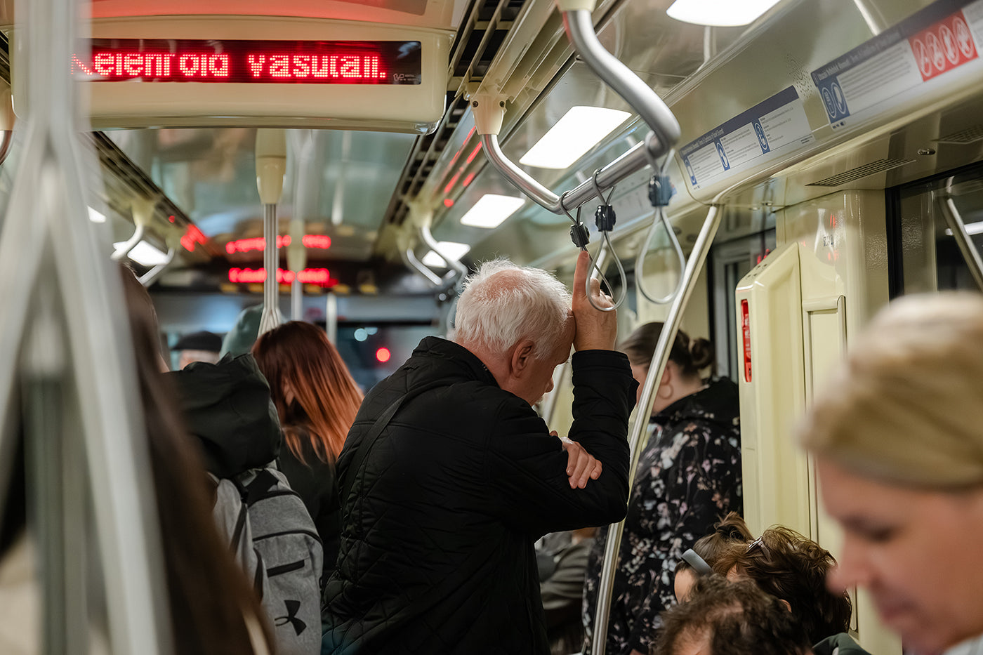 Életképek a 10 éves 4-es metróból #7474