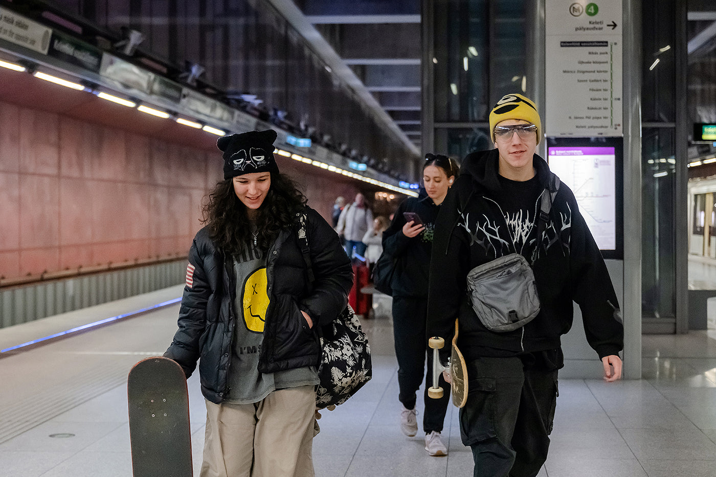 Életképek a 10 éves 4-es metróból #7475