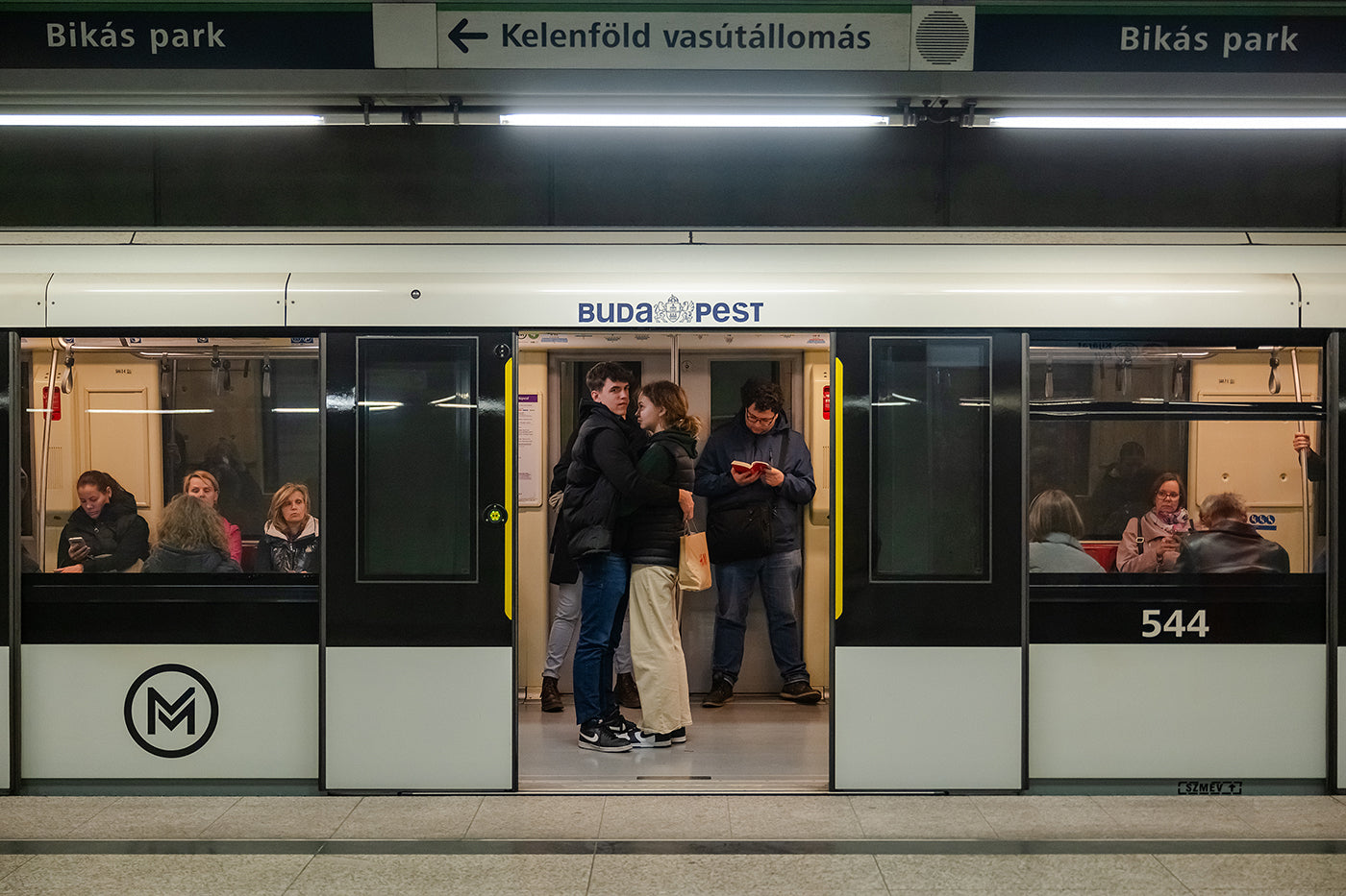 Életképek a 10 éves 4-es metróból #7478