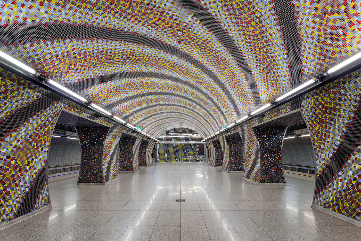 M4 metro - Gellért Square #7502