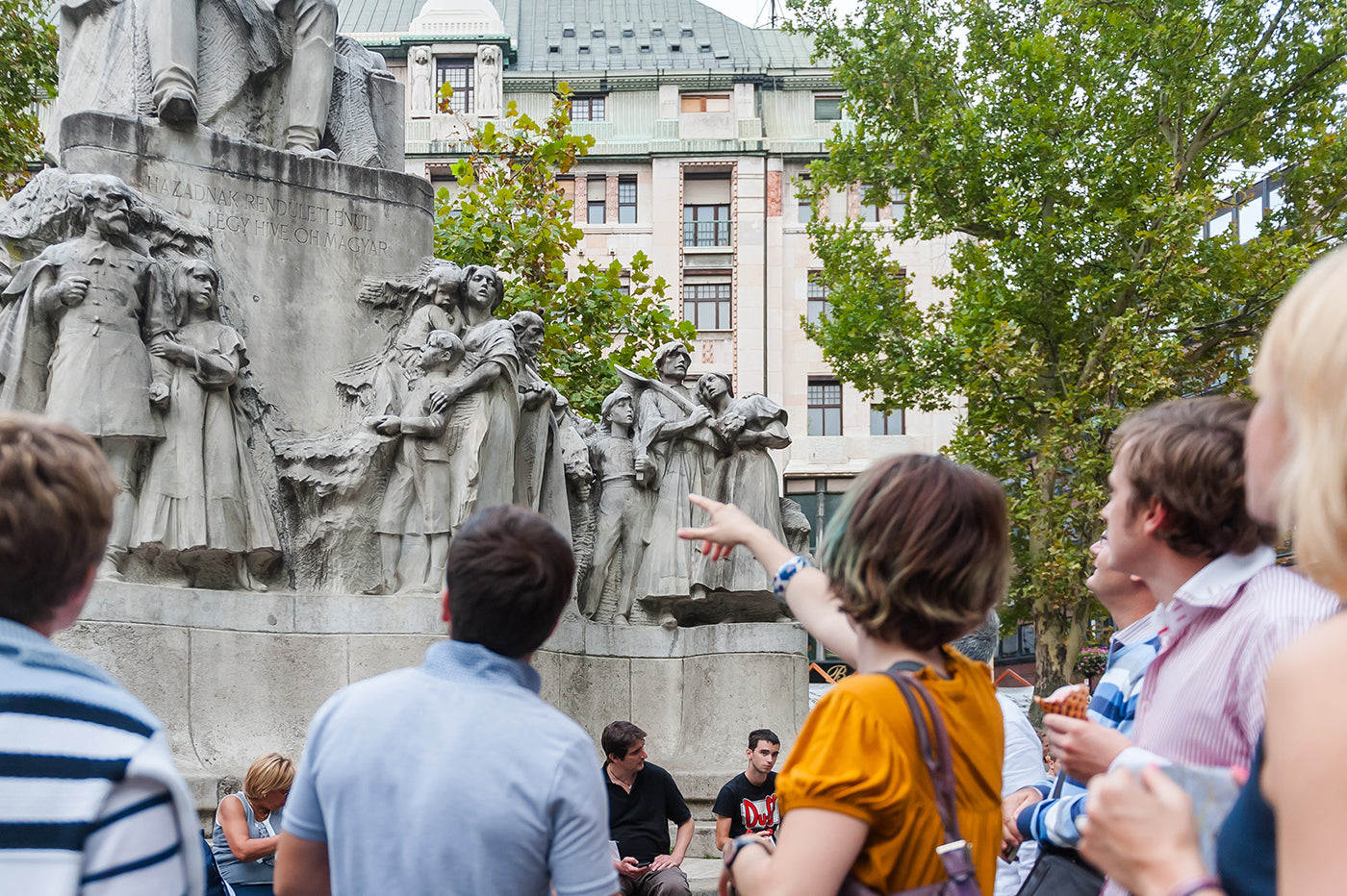 Tourists on Vörösmarty Square #7789