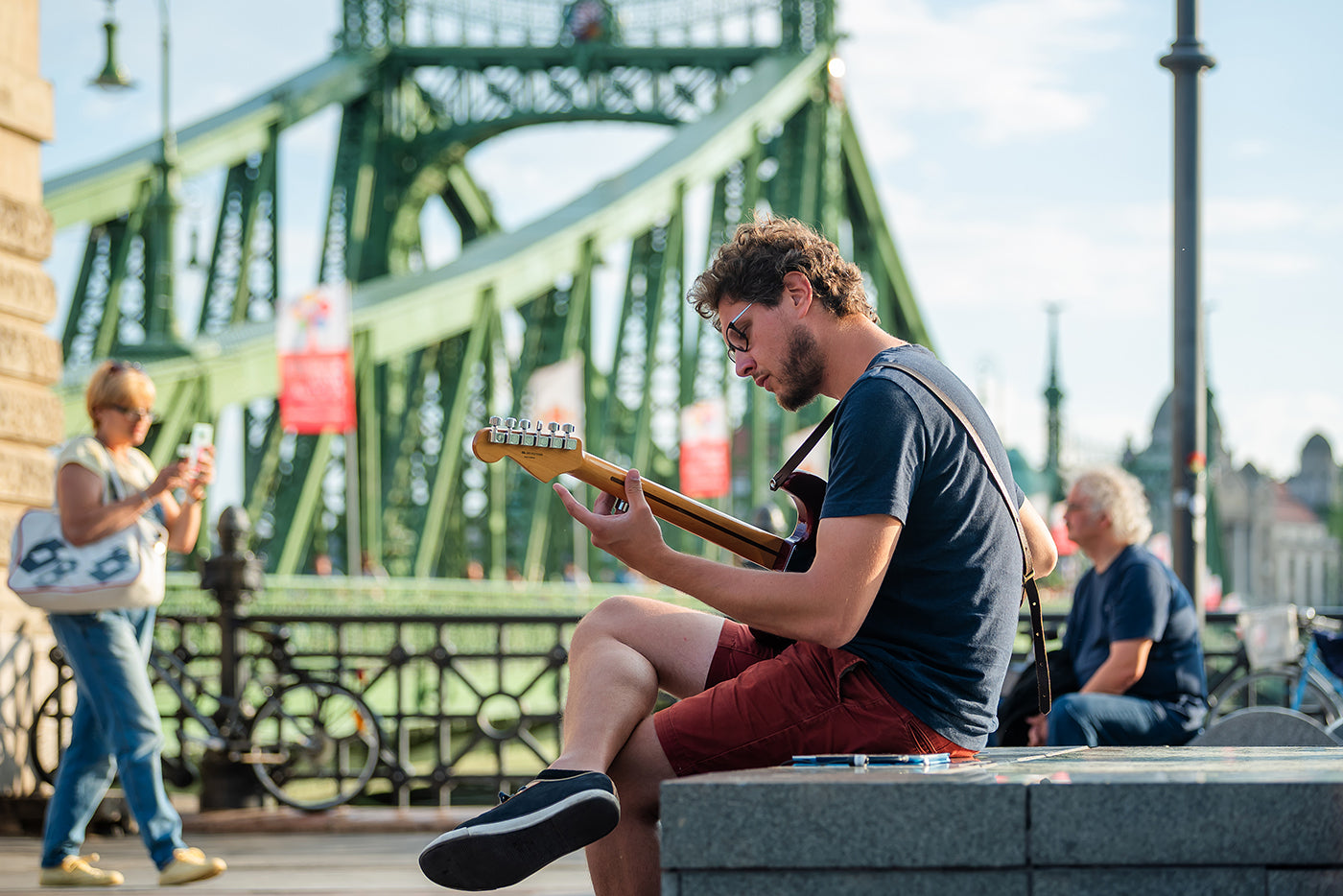 Picnic on Liberty Bridge #7977