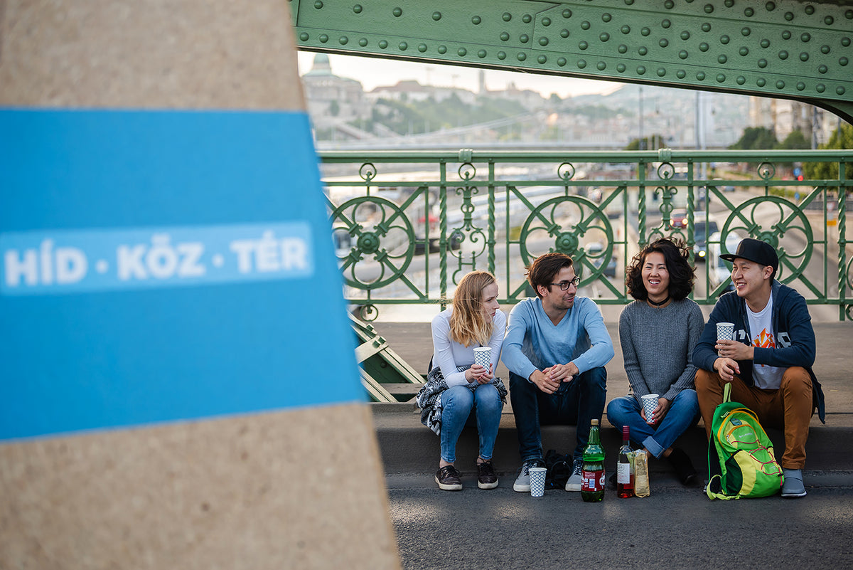 Picnic on Liberty Bridge #7981