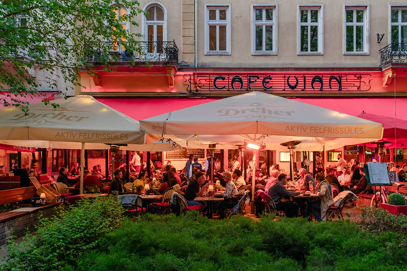 Café Vian on Liszt Ferenc Square #8126