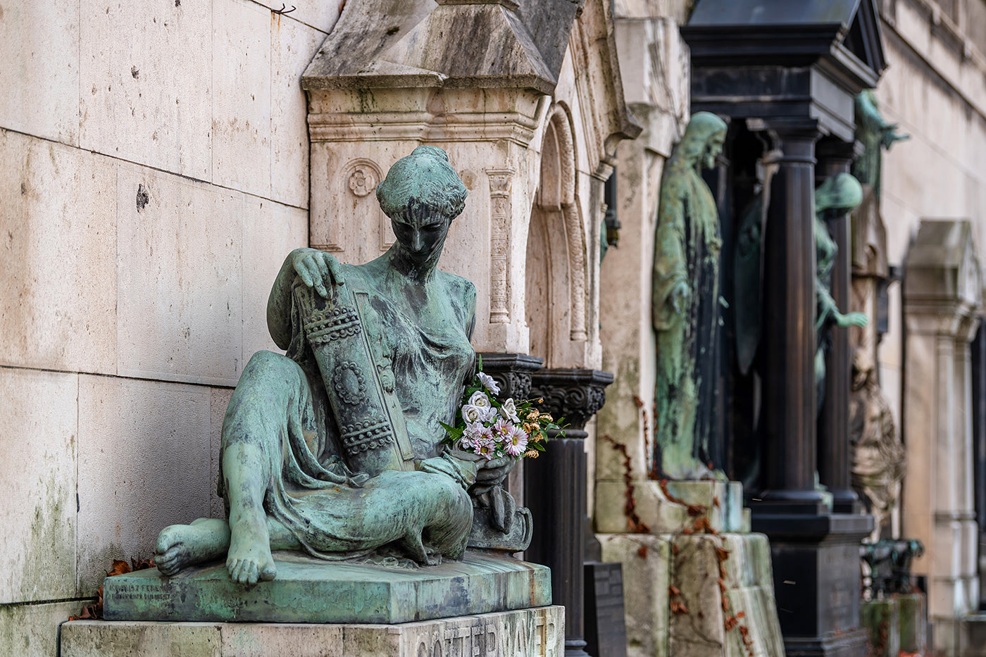 Graves in the Fiumei Street Cemetery #8448