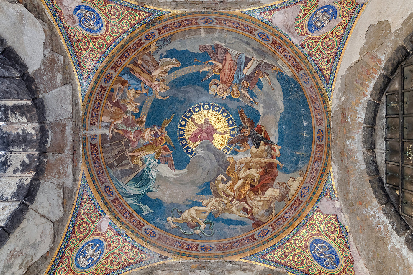 The dome of the arcade of the Fiumei Street cemetery #8451