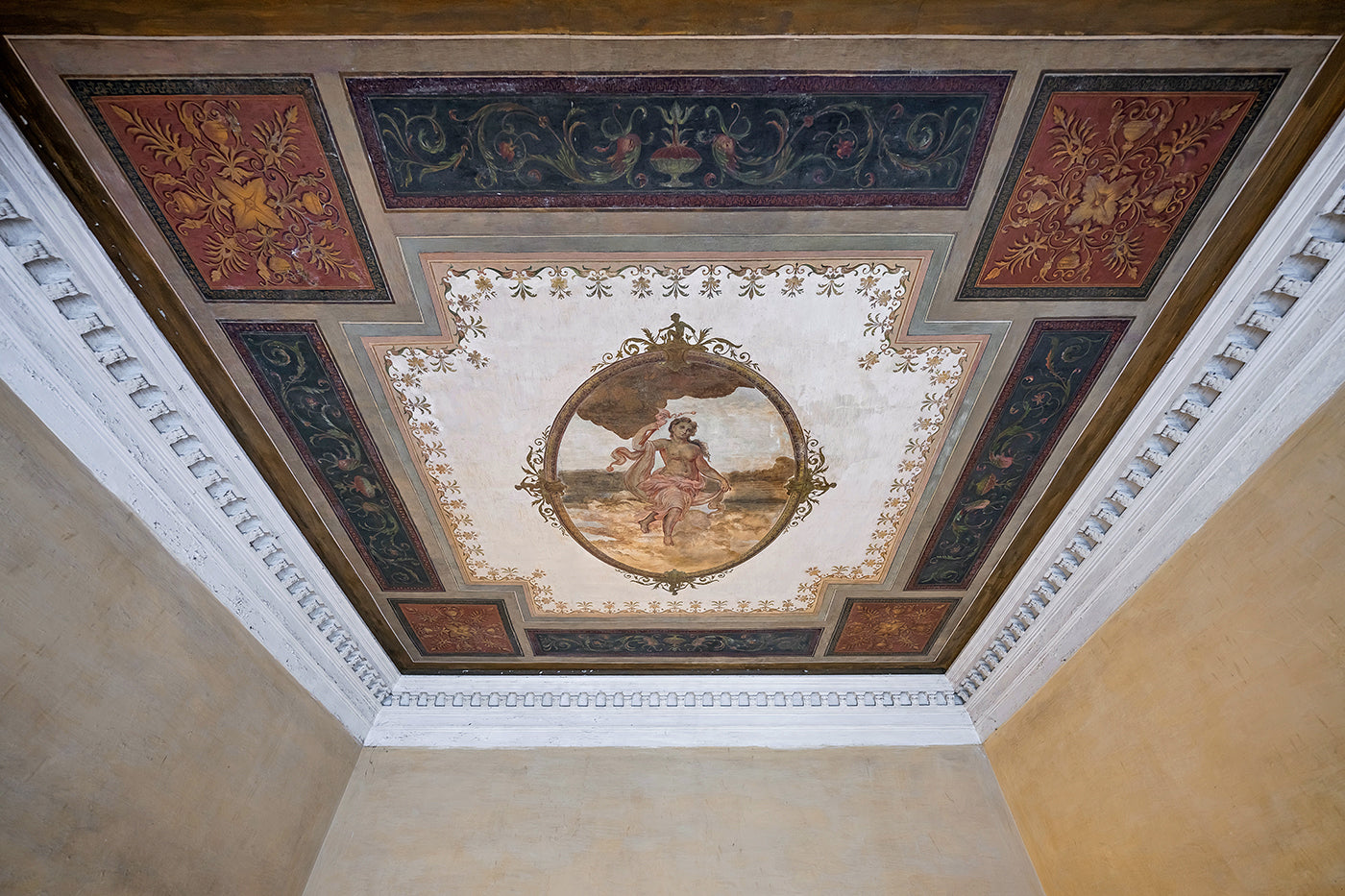 Fresco in the 1st stairwell of Bajnok Street #8950