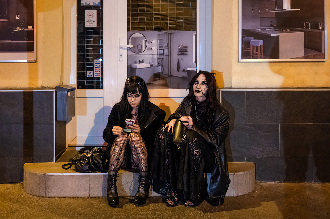 Goth girls on Dohány Street #9027