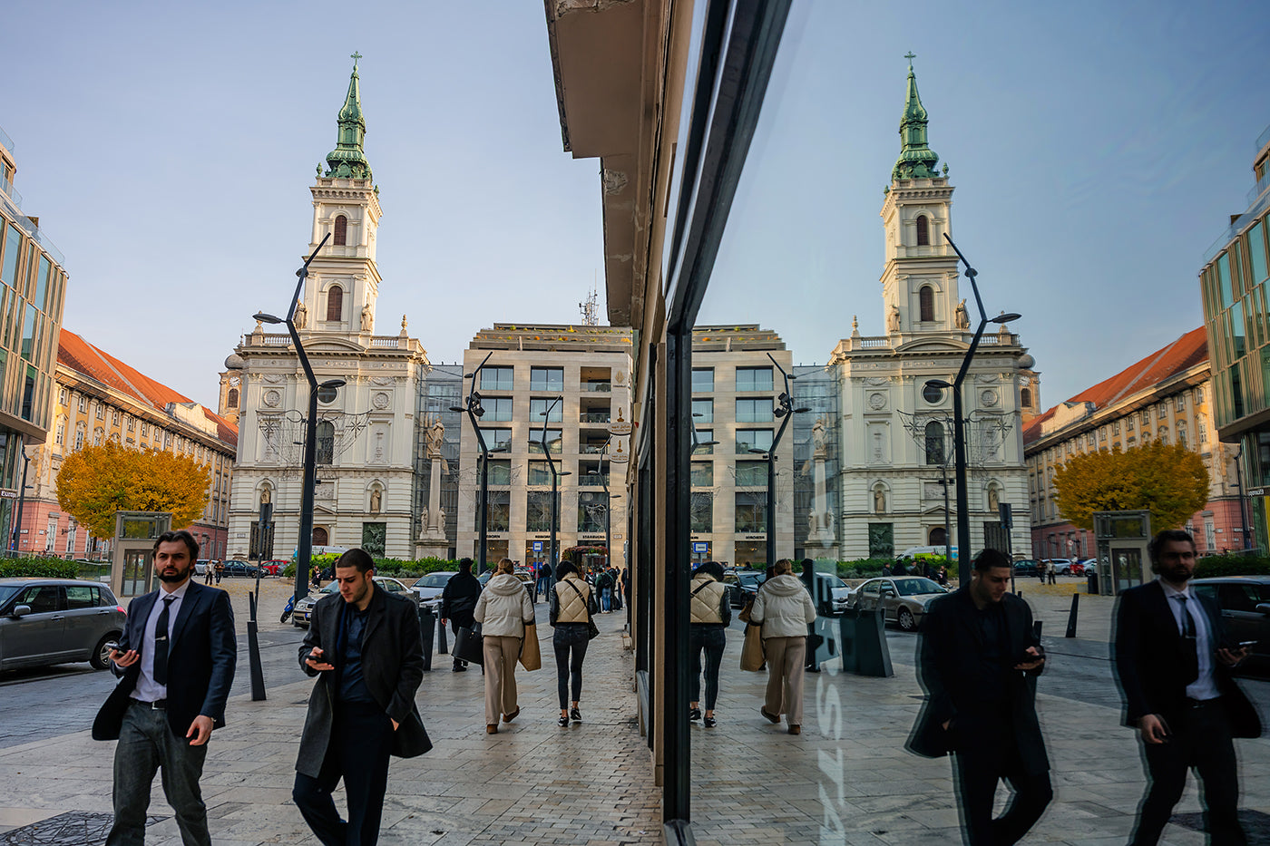 Servita square reflection #9072