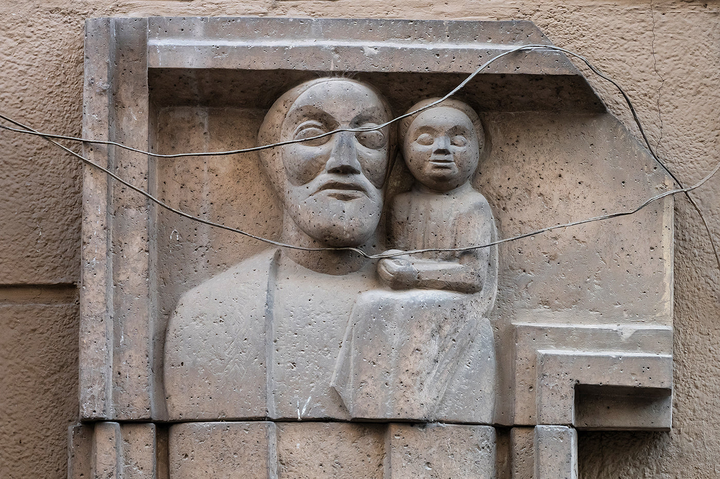 Relief at Kristóf tér 4 #9089