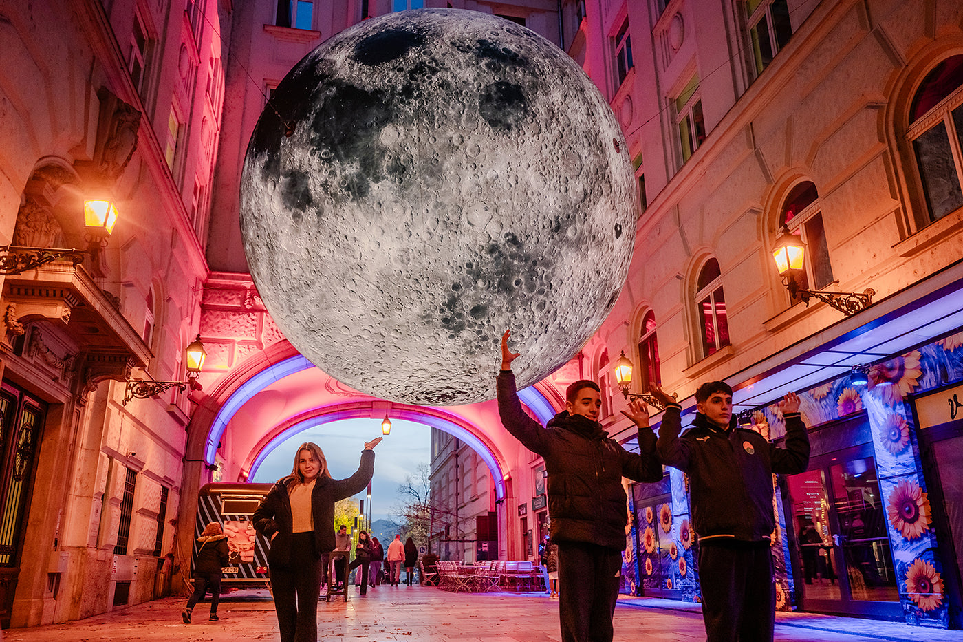 Moon installation during Piarist #9145
