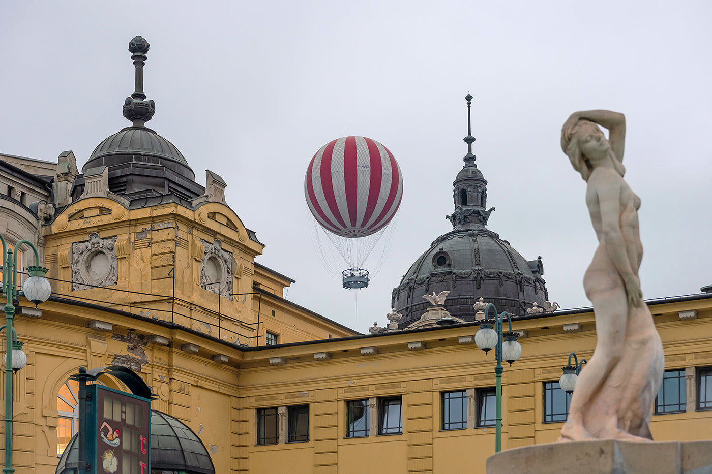 Légballon a Széchenyi fürdő felett #9165