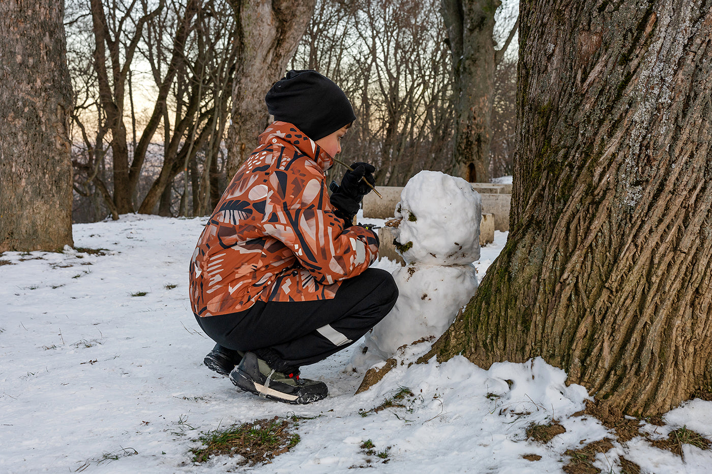 Building a snowman on Normafa #9224