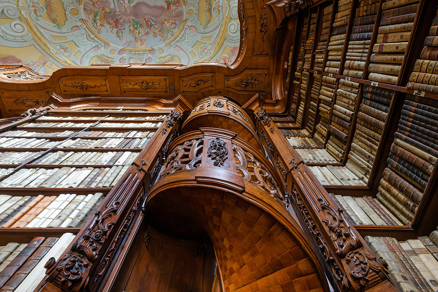 Spiral staircase of the Pauline Library at the Central Institute for Priestly Training #9253